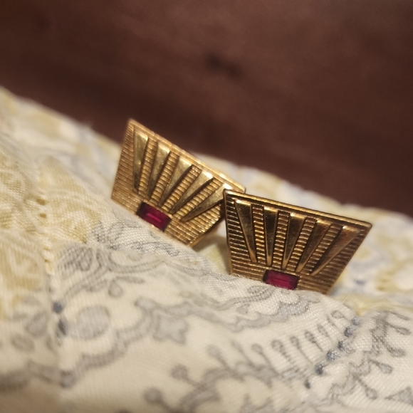 dont know Other - Vintage Gold Tone Cuff Links with Red Accent